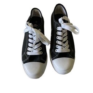 Bobbie Brooks sneakers Size 6